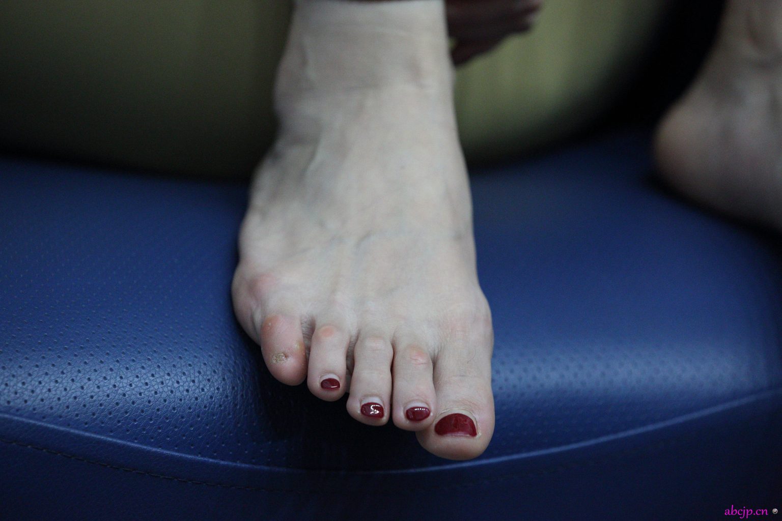 Pary学生模拍-009超美女神琪琪美妆照，把脚趾捆起来-美脚美足社区